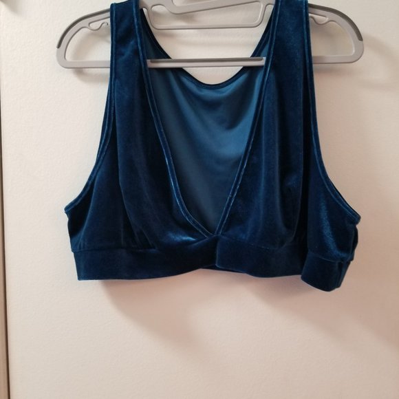 Shien Curve velvet 2-piece lounge pant and crop tank top - Picture 6 of 9